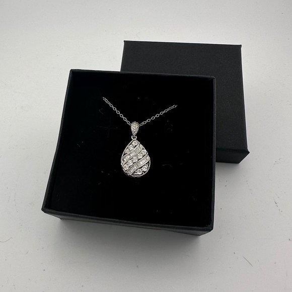 Beautiful Multi Diamond Pendant with 1 Ct of  Round and  Baguette Diamonds  .925 - Picture 8 of 8
